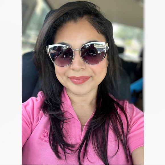 Black and white frame with smokey black lens - Picture 2 of 3